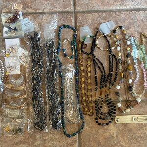 Mixed Womens Fashion Necklace & Jewelry Lot in Black, Gold, Blue, Pink, Green